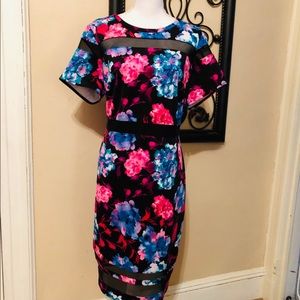 Flower pattern w sheer detail panel